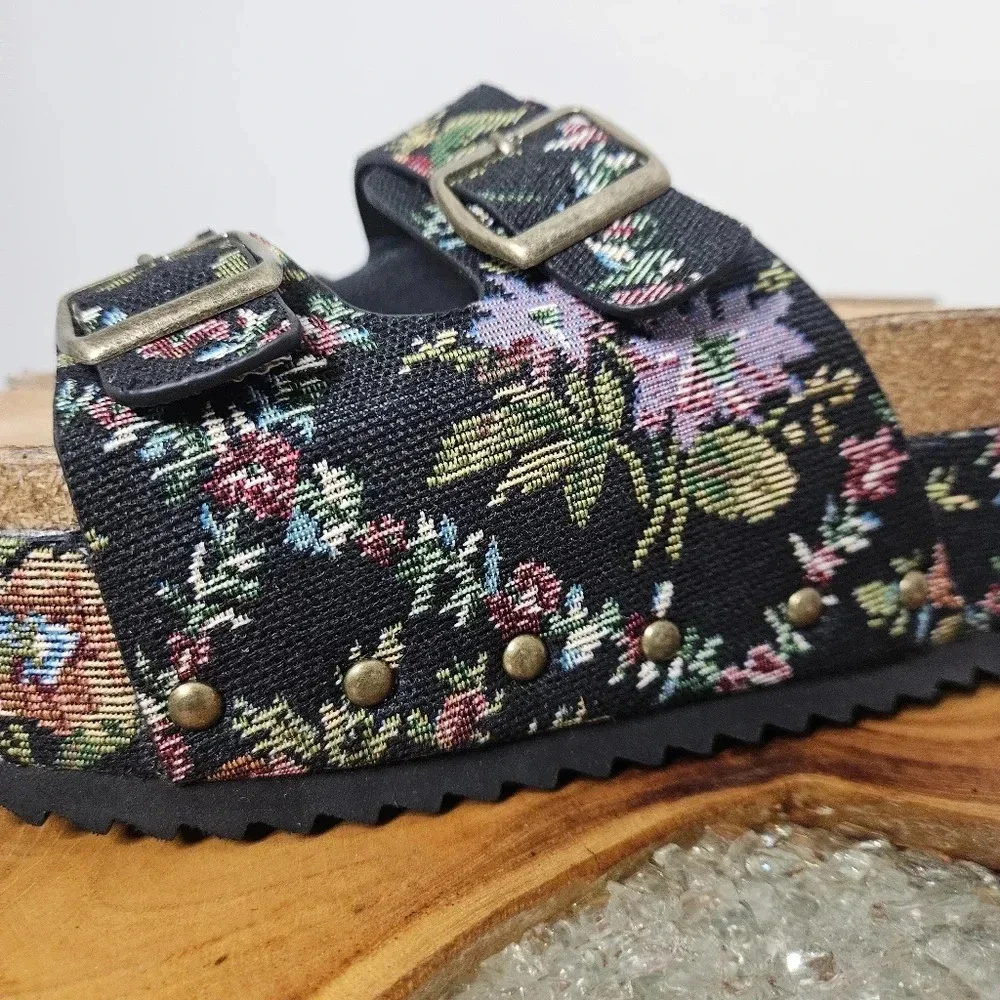 Corkys Black Brocade Floral Platform Flatform Sandals New